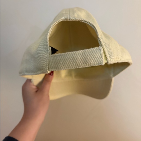 Miumiu yellow cap - Picture 3 of 3